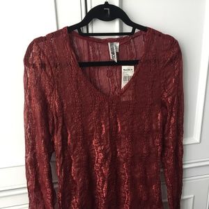 BKE Buckle Persimmon & Gold Shimmer Sheer Lace Top